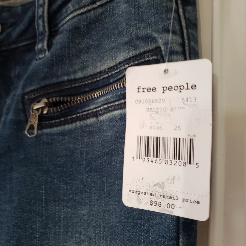 New, Free People, Size 25, Blue Jeans. - Picture 3 of 14